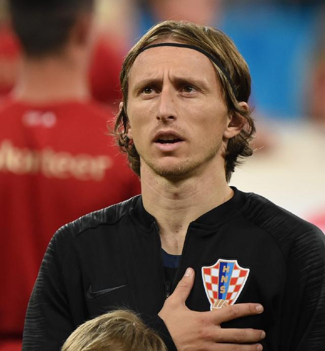 阿夫迪亚成50年来开拓者首位3场砍90+30+30球员