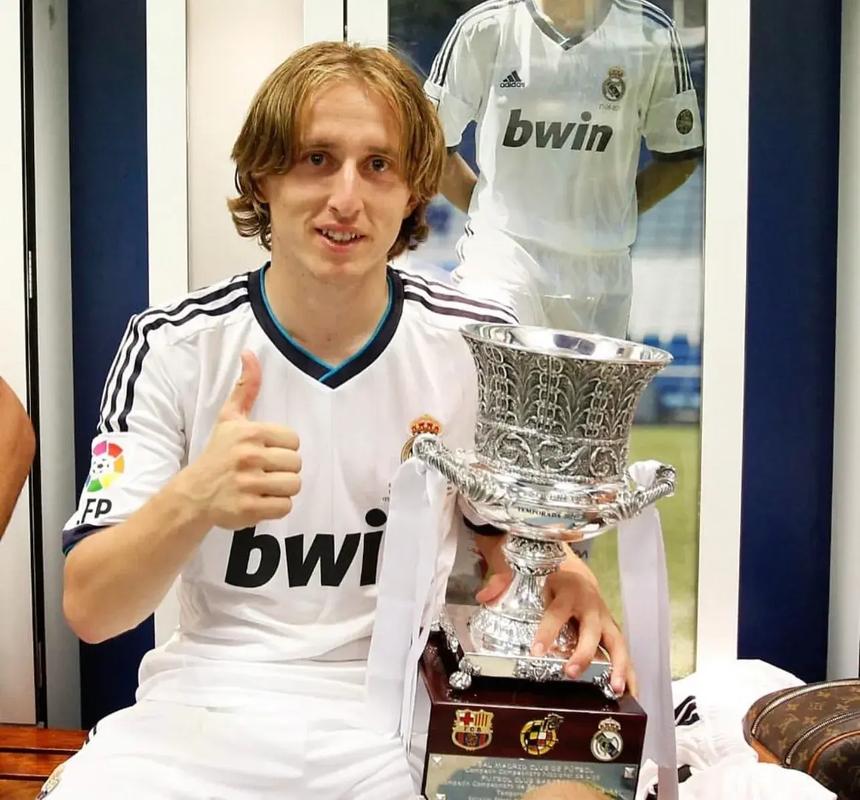 转会1+2：拜仁有意截胡曼城红军猎物 皇马新核拒英超三强报价